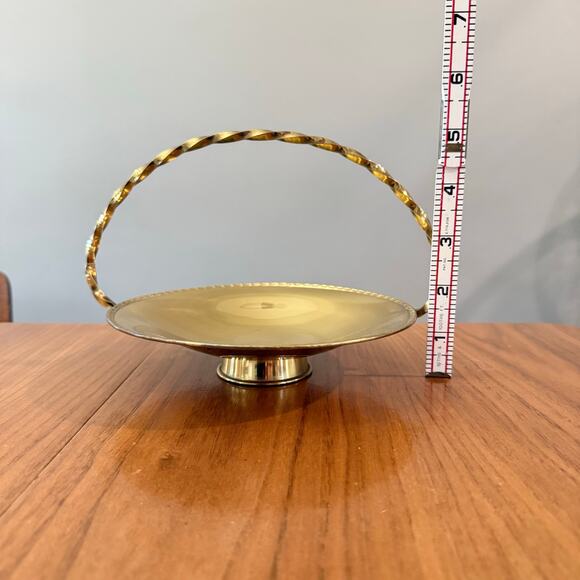 Brass Basket Twisted Handle Sweden 9" x 5" - Picture 12 of 12